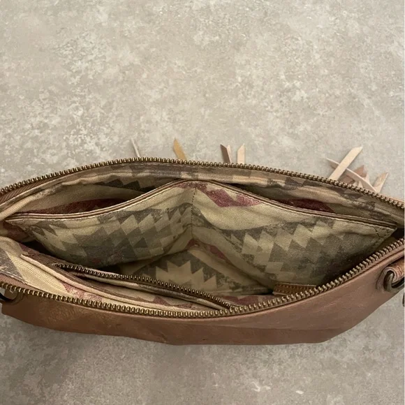 Liebeskind Berlin leather gold / bronze tassel clutch - Picture 9 of 10